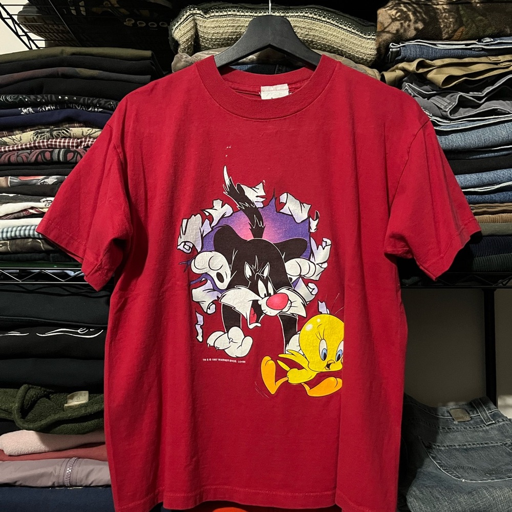 1997s vintage Warner Bros. Red Sylvester and Tweety Graphic Tee